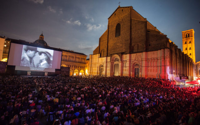 A Bologna torna il grande cinema in Piazza Maggiore sotto le stelle