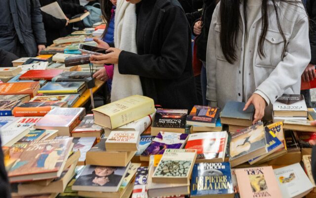 Libri introvabili e usati al chilo: a Bologna arriva per la prima volta Librokilo