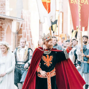 Sta tornando la festa medievale più attesa dell’anno: cortei, balli, fuoco e una cena imperiale