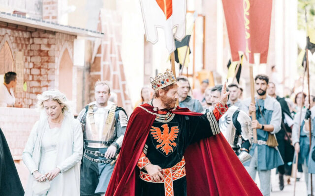 Sta tornando la festa medievale più attesa dell’anno: cortei, balli, fuoco e una cena imperiale